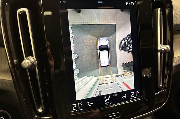 Volvo XC40 17 of 23