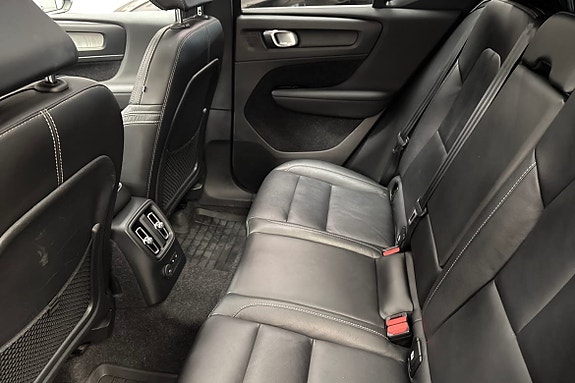 Volvo XC40 12 of 23