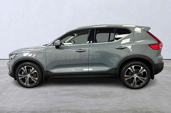 Volvo XC40 2 of 23