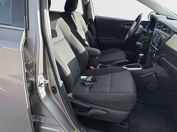 Toyota Auris 6 of 10
