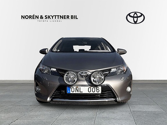 Toyota Auris 5 of 10