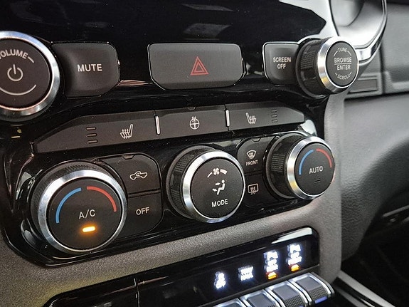Dodge RAM 1500 10 of 18
