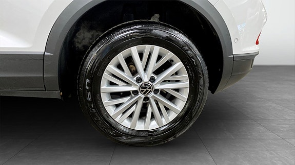 Volkswagen T-Roc 6 of 12