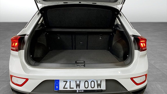 Volkswagen T-Roc 12 of 12