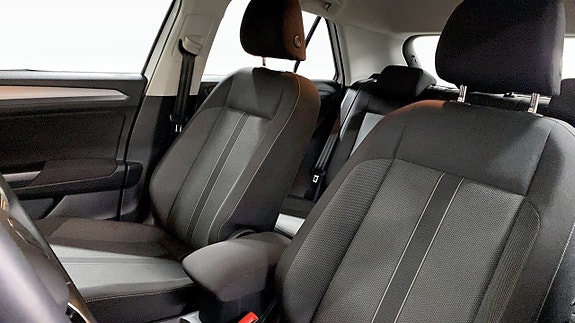Volkswagen T-Roc 8 of 12