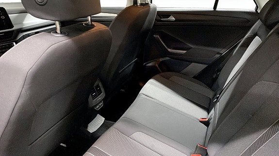 Volkswagen T-Roc 11 of 12