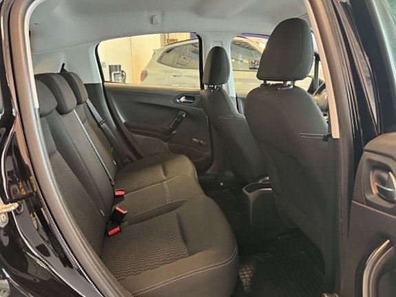 Peugeot 208 12 of 22