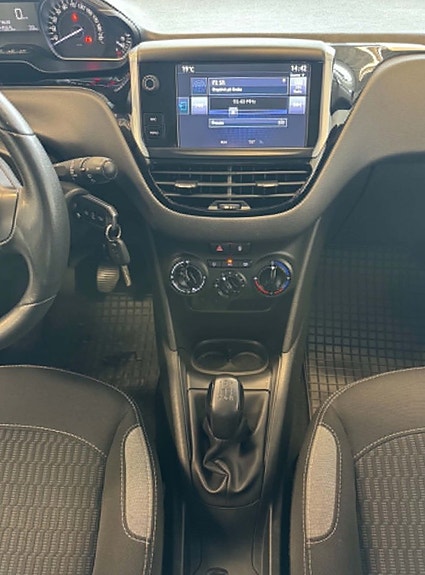 Peugeot 208 17 of 22