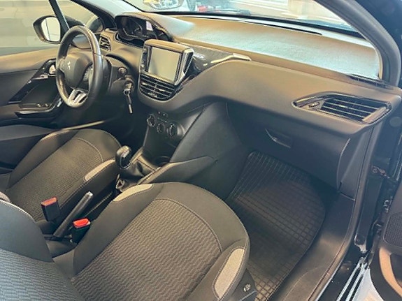 Peugeot 208 11 of 22