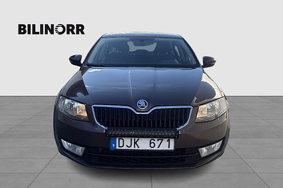 Skoda Octavia 2 of 13