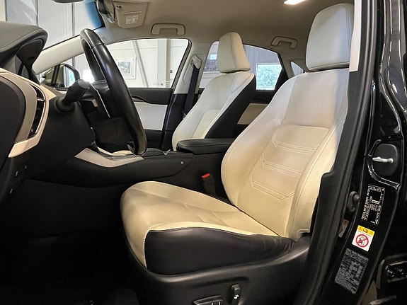 Lexus NX300h 13 of 21