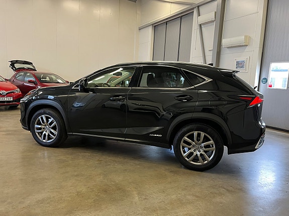 Lexus NX300h 4 of 21