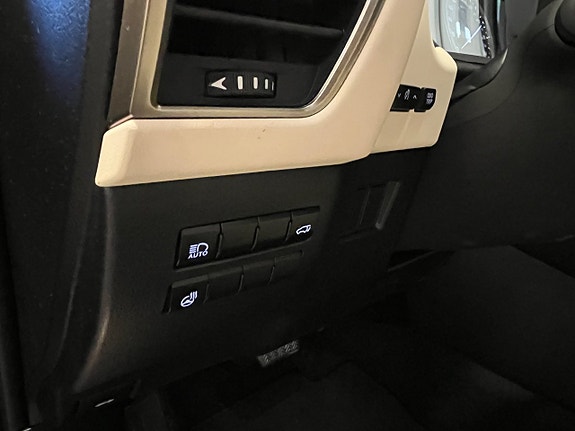 Lexus NX300h 15 of 21