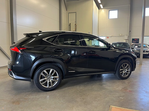 Lexus NX300h 7 of 21