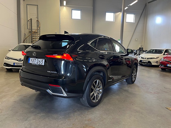 Lexus NX300h 6 of 21