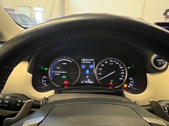 Lexus NX300h 16 of 21