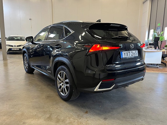 Lexus NX300h 5 of 21