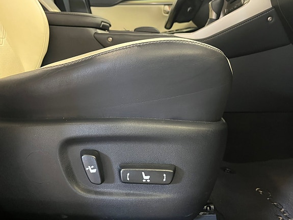 Lexus NX300h 9 of 21