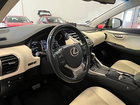 Lexus NX300h 14 of 21