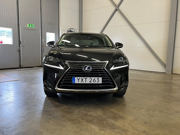 Lexus NX300h 2 of 21