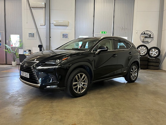 Lexus NX300h 3 of 21