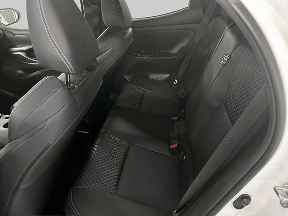Toyota Yaris 11 of 19