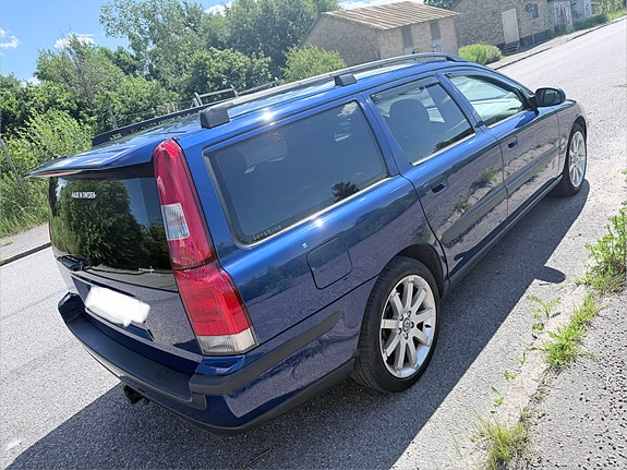 Volvo V70 3 of 4
