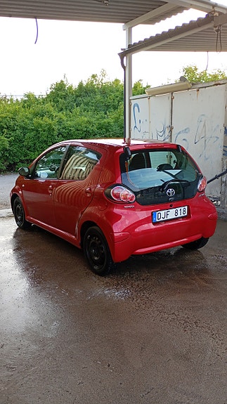 Toyota Aygo 2 of 2