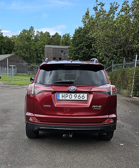 Toyota RAV4 6 of 12