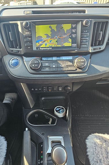 Toyota RAV4 9 of 12