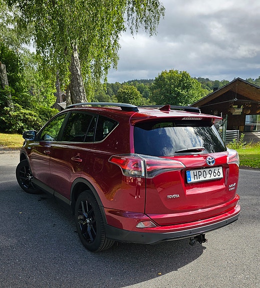 Toyota RAV4 5 of 12