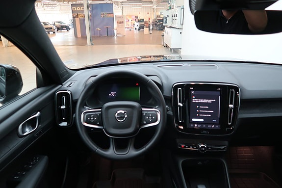 Volvo EX40 7 of 12