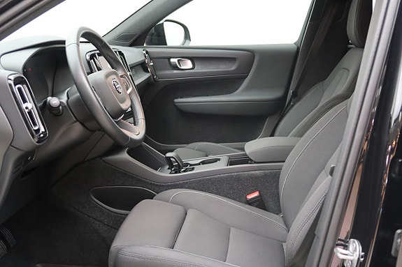 Volvo EX40 4 of 12