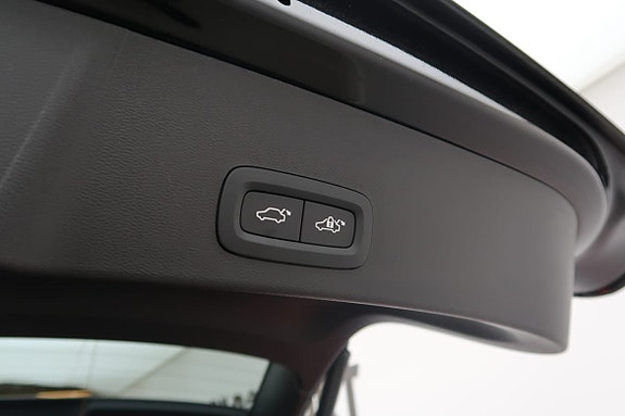 Volvo EX40 6 of 12