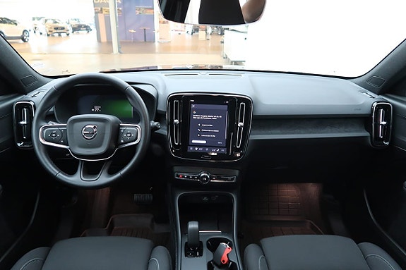 Volvo EX40 8 of 12