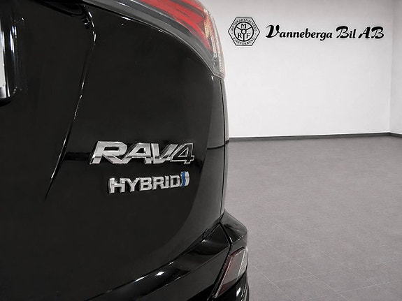 Toyota RAV4 5 of 9