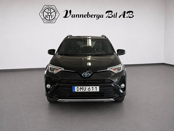 Toyota RAV4 2 of 9