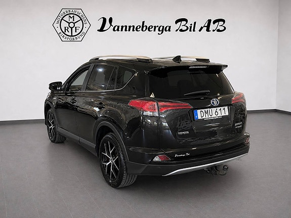 Toyota RAV4 4 of 9