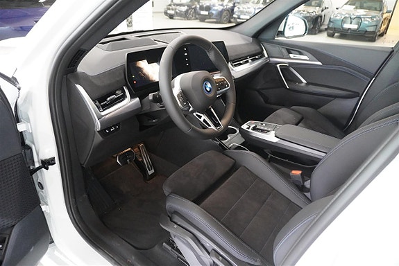 BMW iX1 2 of 12