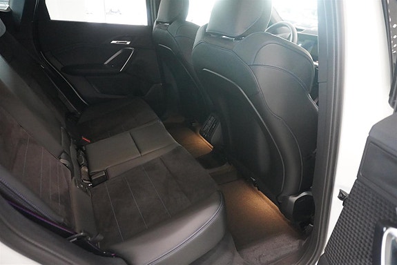 BMW iX1 7 of 12