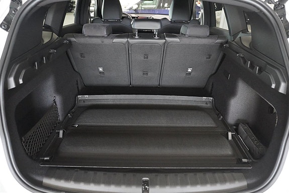 BMW iX1 8 of 12