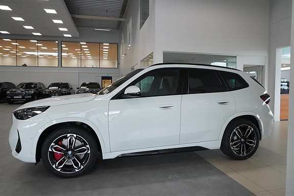 BMW iX1 3 of 12