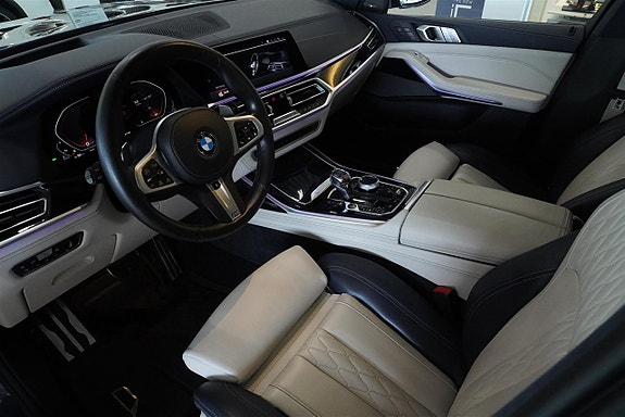 BMW X7 2 of 14