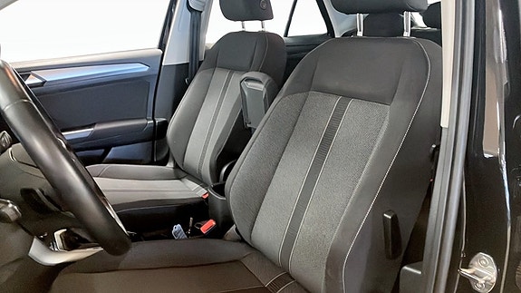 Volkswagen T-Roc 8 of 13