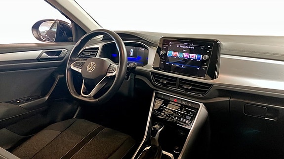 Volkswagen T-Roc 11 of 13