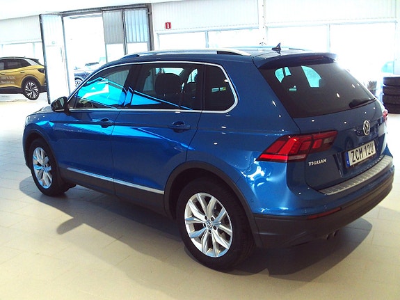 Volkswagen Tiguan 3 of 6
