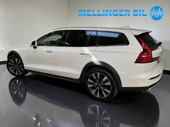 Volvo V60 Cross Country 4 of 20