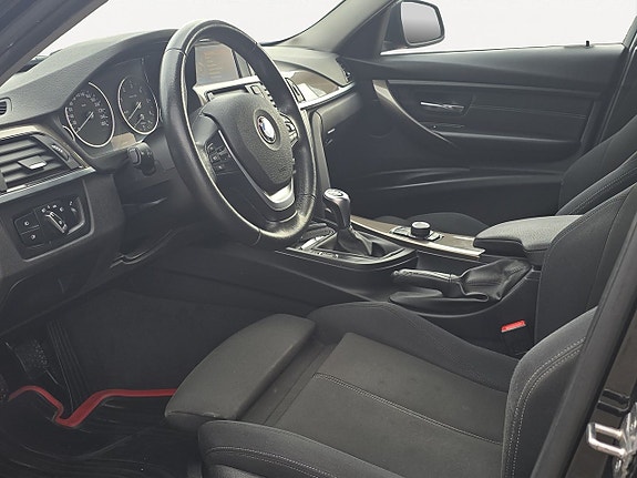 BMW 318d 15 of 18