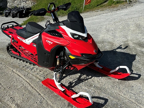 Lynx Shredder RE 850 E-tec 2 of 5