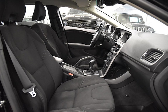 Volvo V40 12 of 18